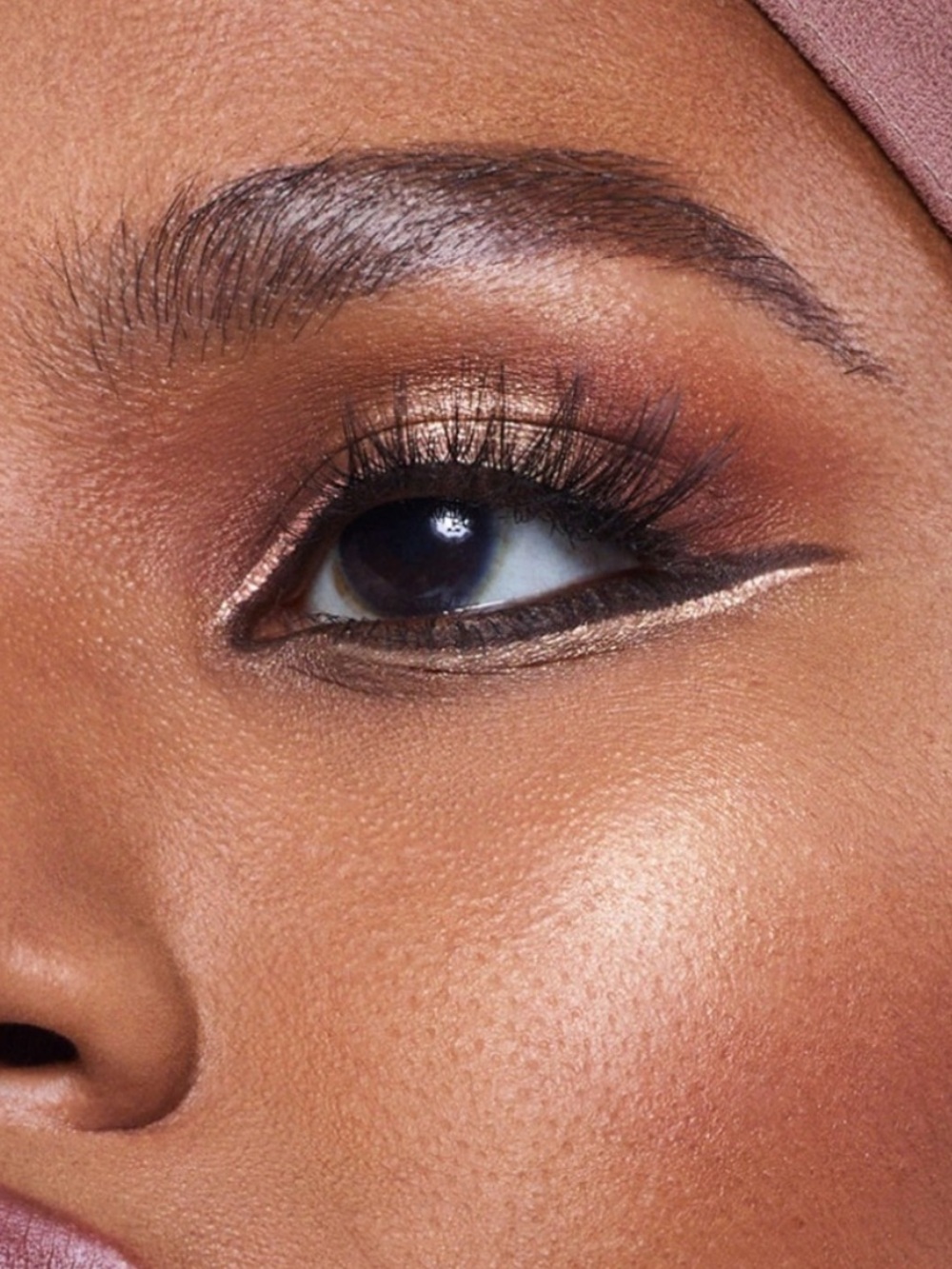 r.e.m. beauty Midnight Shadows Lustrous Liquid Eyeshadow Hot Lava